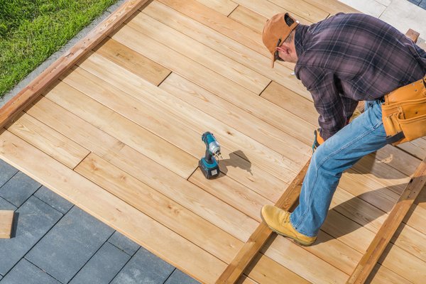 Guide pour sélectionner les lames de terrasse en bois idéales