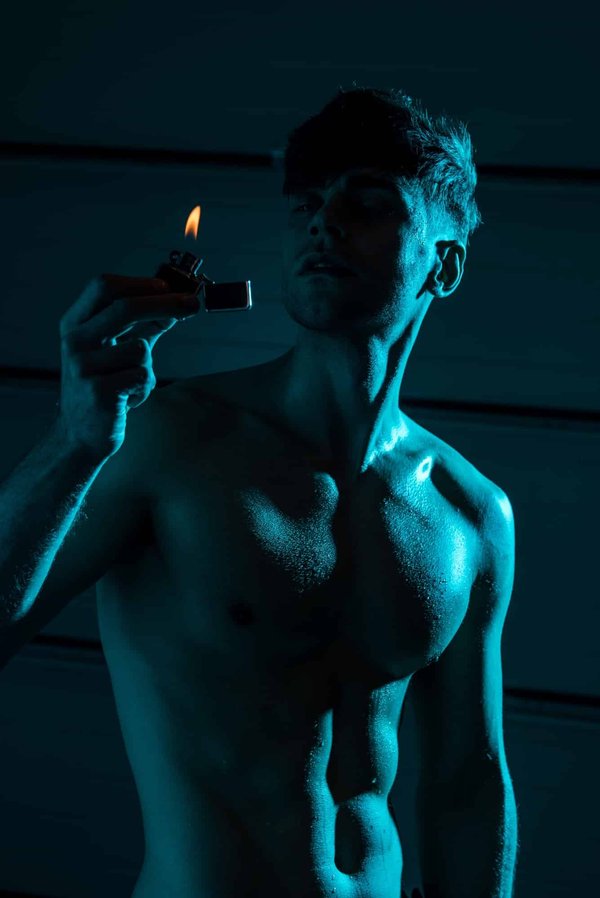 Offrez un briquet tempête pour les fêtes de fin d'année : un cadeau qui réchauffe le cœur avec une flamme intense !