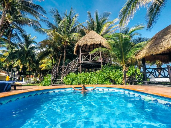 Quels sont les avantages d’une piscine à coque sur mesure ?