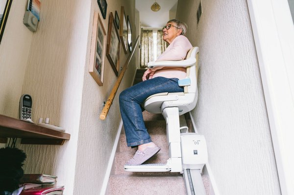 Installation de monte-escalier : votre guide pratique et gratuit