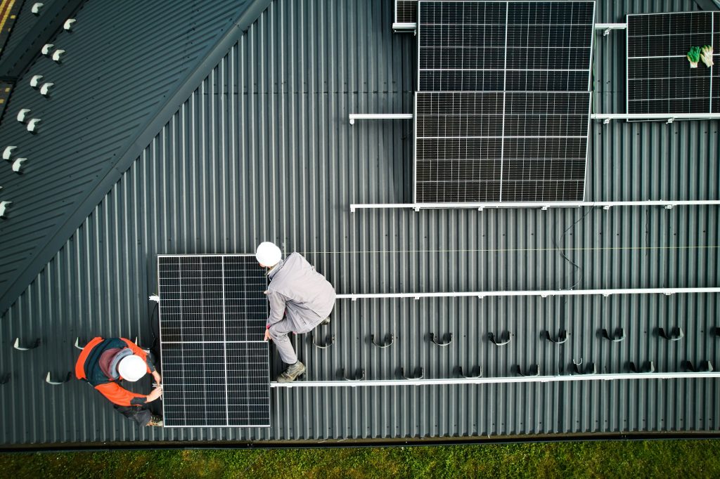 quelle-est-la-difference-entre-un-panneau-solaire-et-photovoltaique